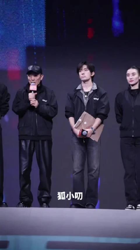 易烊千玺的台词很曼妙！身材更曼妙 严迪队长春节见！