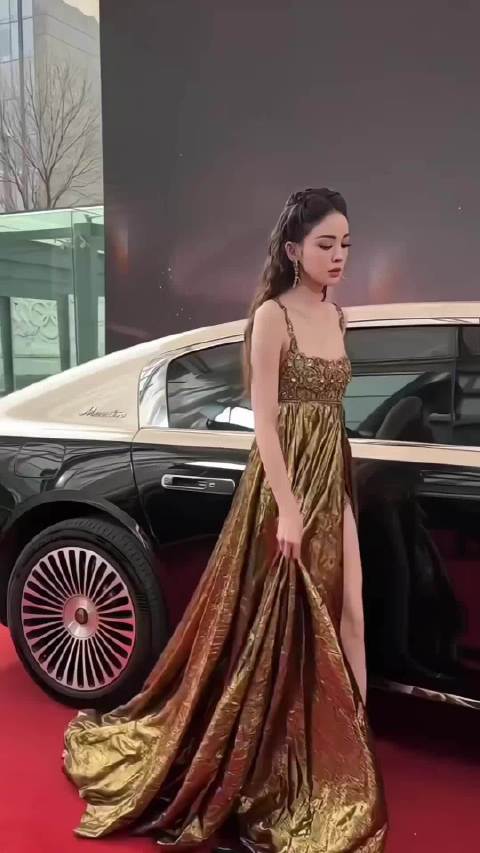 古力娜扎大长腿 身材太好了 女娲炫技之作 我一个女的都挪不开眼