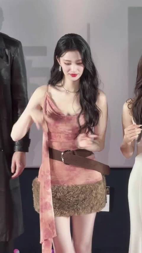 《成何体统》追剧团直播，王楚然跳女儿心总如水好曼妙！