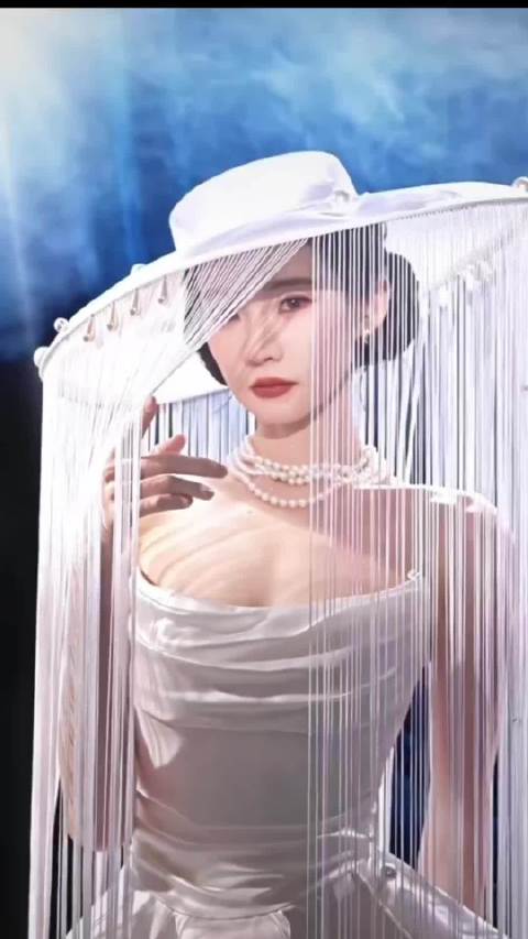 微博之夜杨幂张艺凡等女星中式妆造惊艳亮相