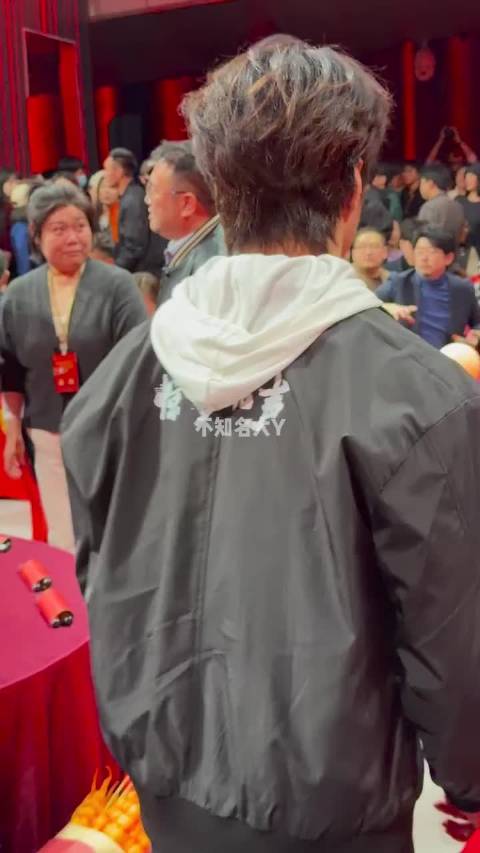 张艺谋易烊千玺朱一龙刘耀文同席电影嘉年华