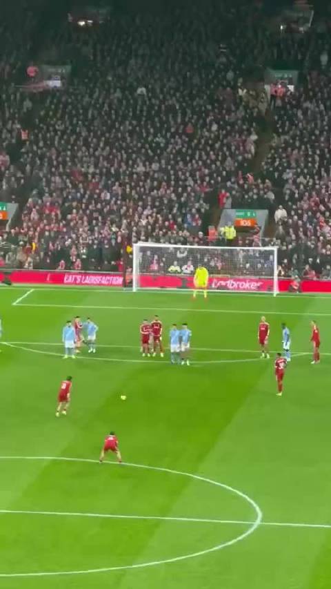 飞火流星！鸟瞰索博斯洛伊无解任意球