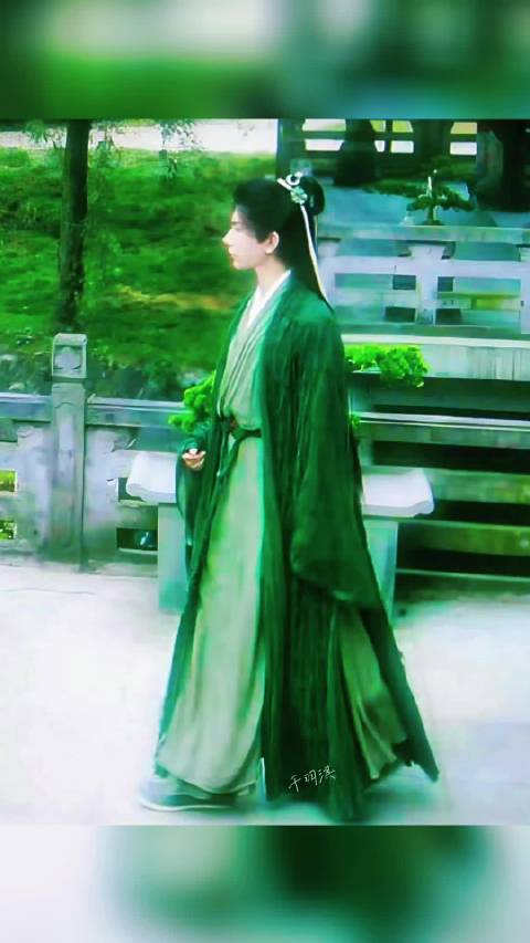 成毅莲花楼绿色造型引回忆杀