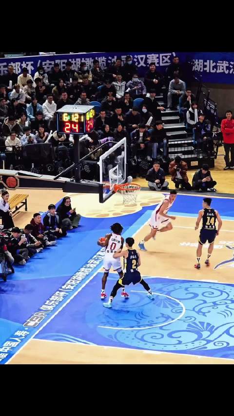 徐杰这样的身高有这样的防守算是顶级了