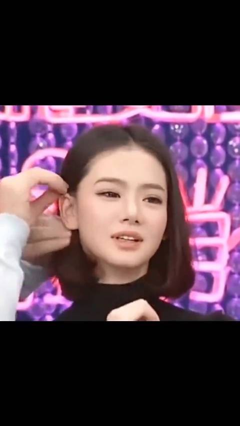 从早期妆容发型不难看出来戚薇一直走在潮流的前线！