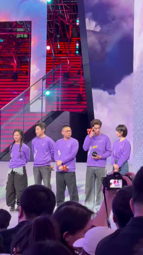 王鹤棣宋茜回应首登春节档称紧张荣幸