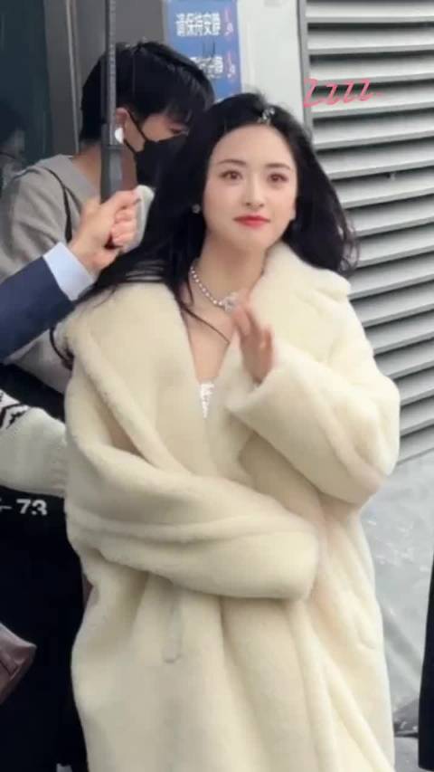 沈月你好星期六上班啦！今天是公主沈月