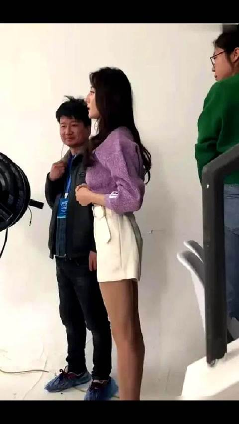 迪丽热巴捂胸瞬间高清镜头还原真相