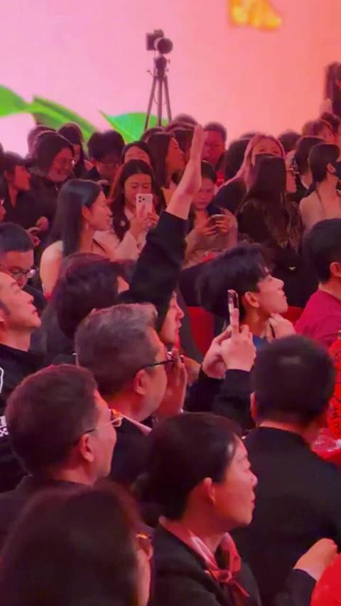 沈腾喊话要给马丽新片《熊猫计划2》包场，我爽吃