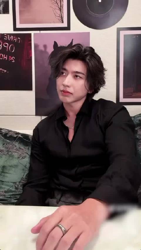 蔡徐坤太牛了，完全是天才，好优秀的音乐人，欢迎来听神专《KUN》