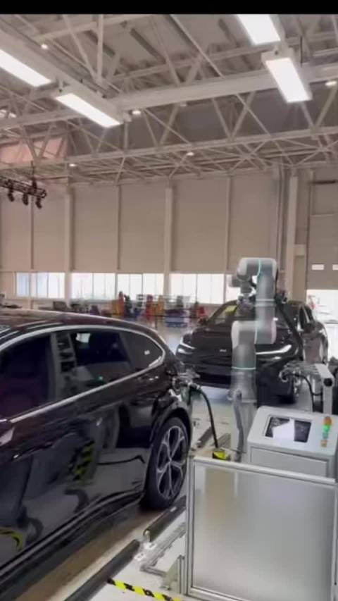 蔚来自动插枪机器人已在工厂量产并用于检测产线