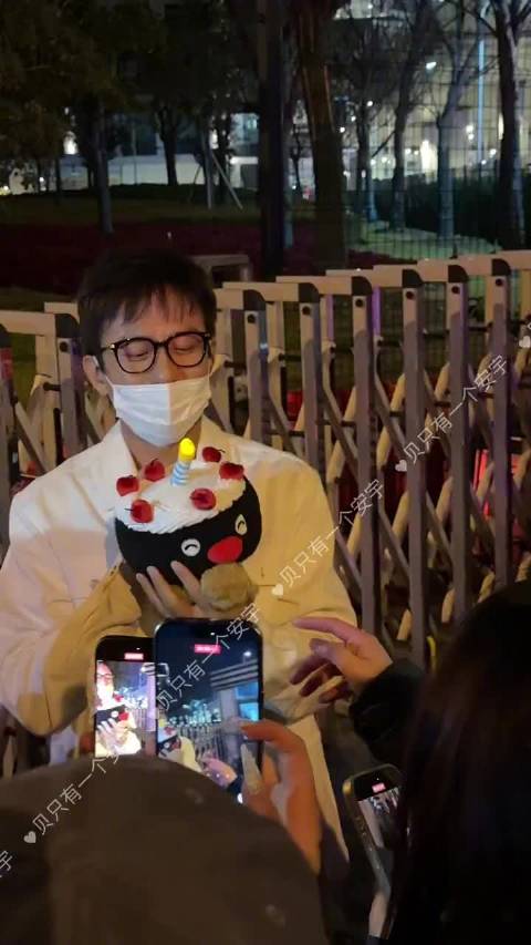 我们超哥抽象的性格下是完全真诚热忱的灵魂来的