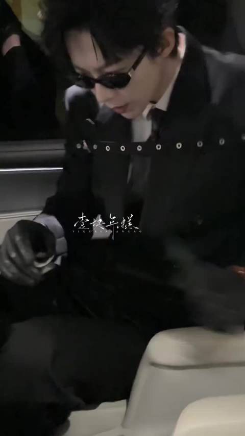 刘宇宁你好星期六录制上班，今天的妆造好酷啊@摩登兄弟刘宇宁 cryi块年糕