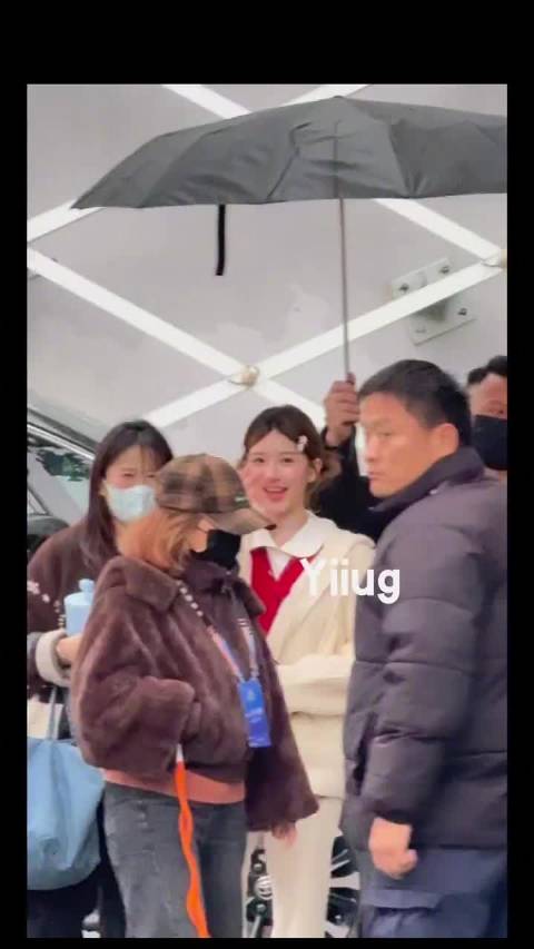 赵露思长沙活动路透，看着状态怎么样