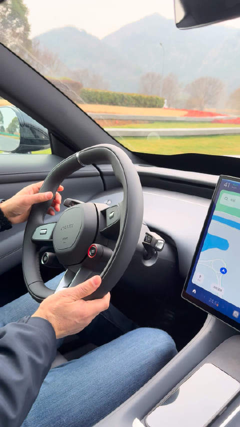 小爱听懂方言引热议，雷军口音成对比