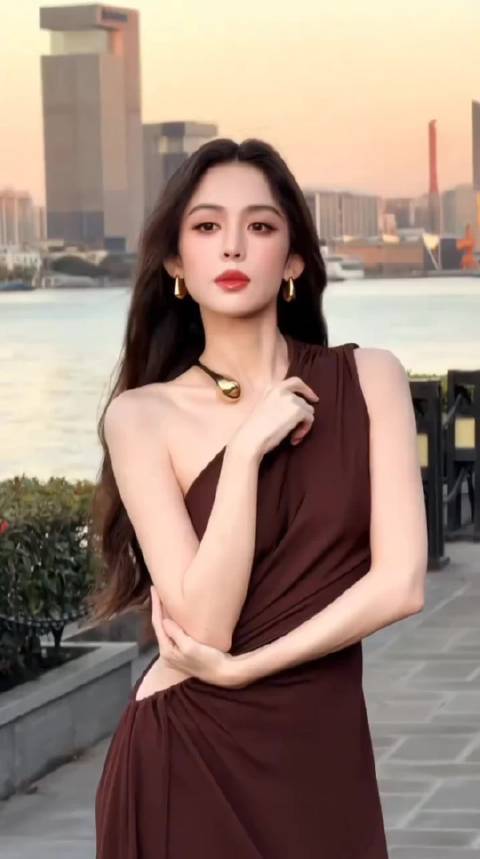 娜扎穿搭也很漂亮 惊人耳目一新