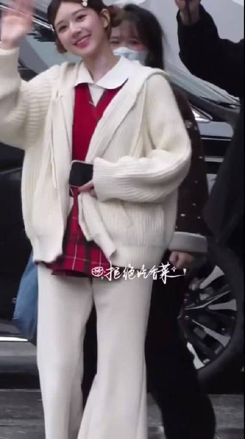 今天的赵露思，完全等比例长大的可爱萌宝