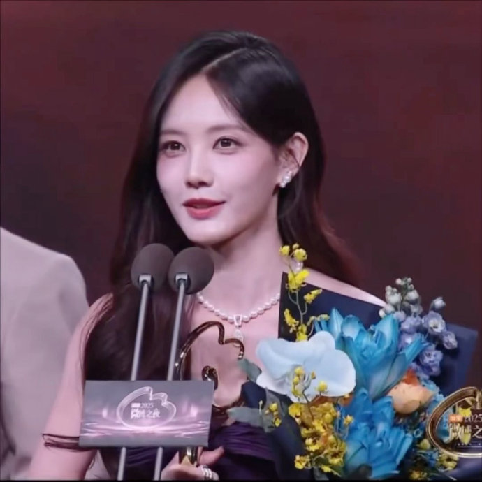 李一桐在微博之夜获得的是什么奖项，她的感言是什么？