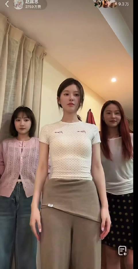 赵露思直播一个人就是一场晚会，把2025年的热门舞蹈跳了个遍！好可爱的妹宝！