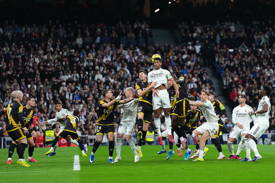 皇马双冠王核心彻底沦为鸡肋？全能巨星被用成工兵，错全在皇马？