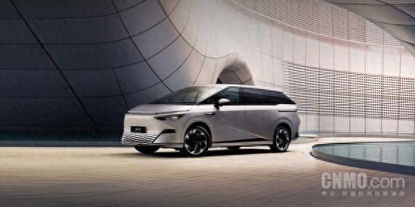2025款小鹏X9将于4月8日全球首秀 何小鹏：全面升舱