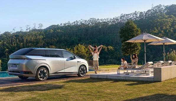 何小鹏回应小鹏X9订单积压达上万：已解决生产问题