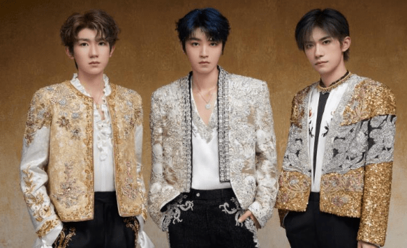 TFBOYS十年之约:易烊千玺变身时尚达人,王俊凯王源圆润可爱