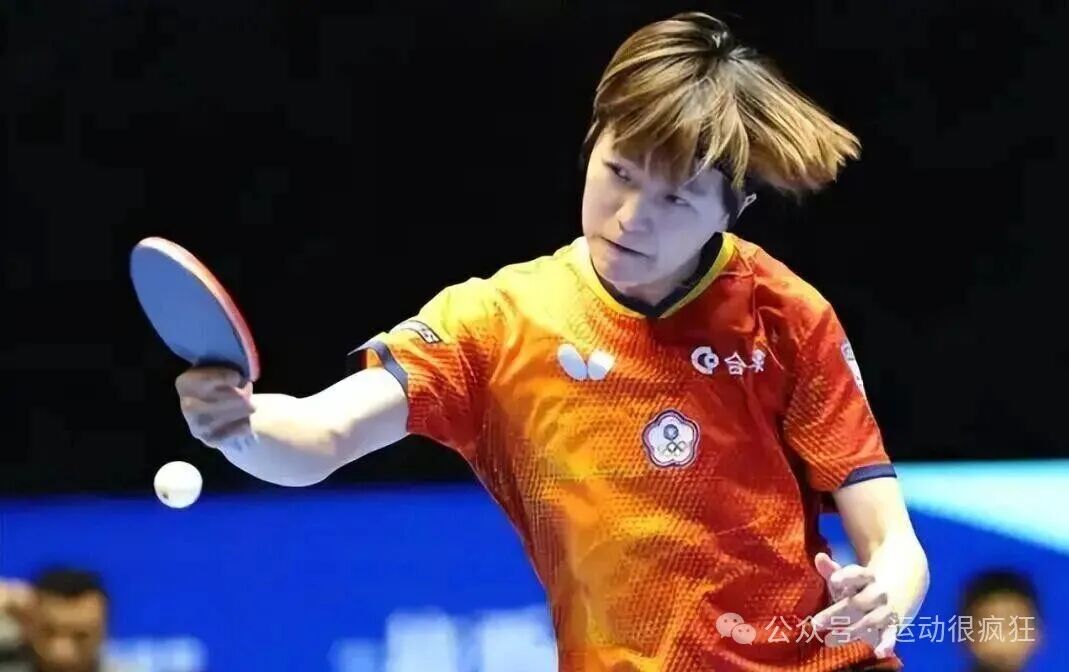 乒坛老将打完最后一球,笑着退役,申裕斌赛场拥抱致敬,30年生涯完美谢幕