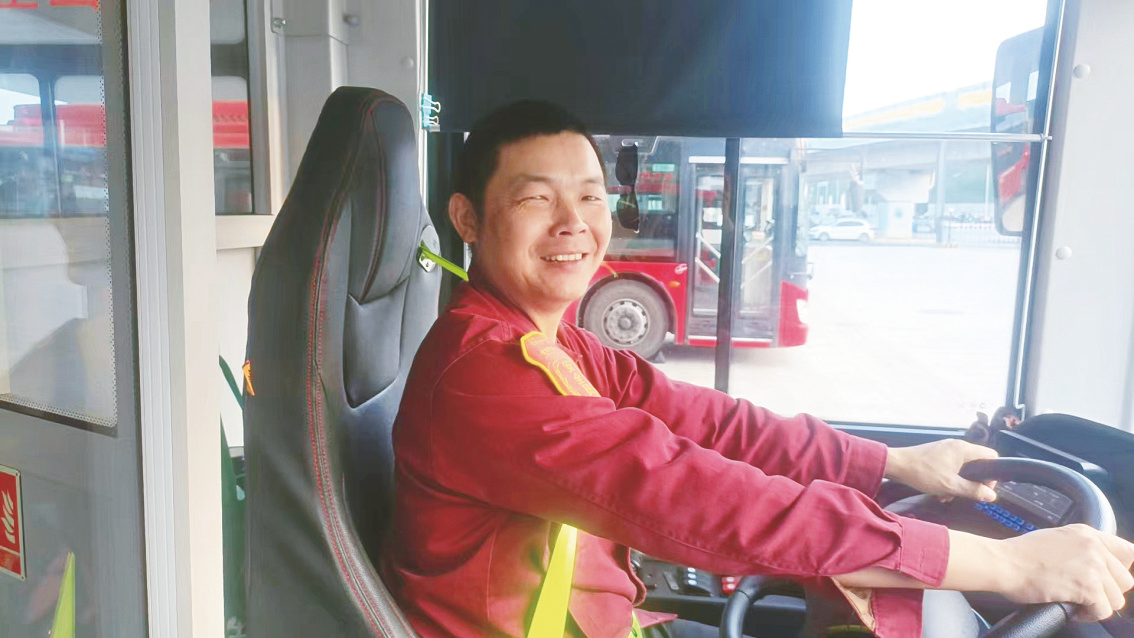 乘客突发疾病 司机暖心救助