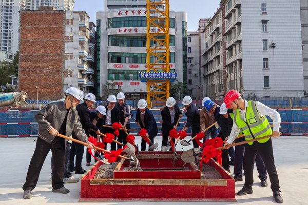 南宁十四中建政校区项目举行正负零里程碑仪式暨共建交流活动