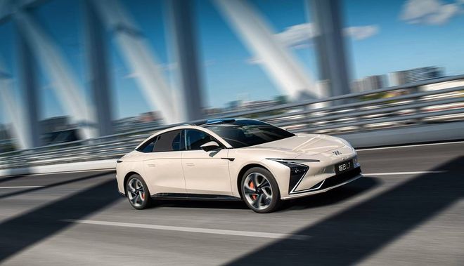 汽车圈再现“抄袭门”！智己设计总监炮轰东风风行新车抄袭