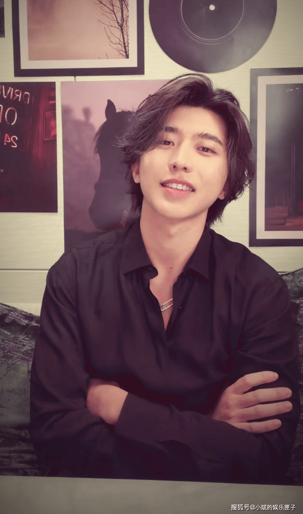 蔡徐坤突袭直播爆火!用音乐态度打破流量标签