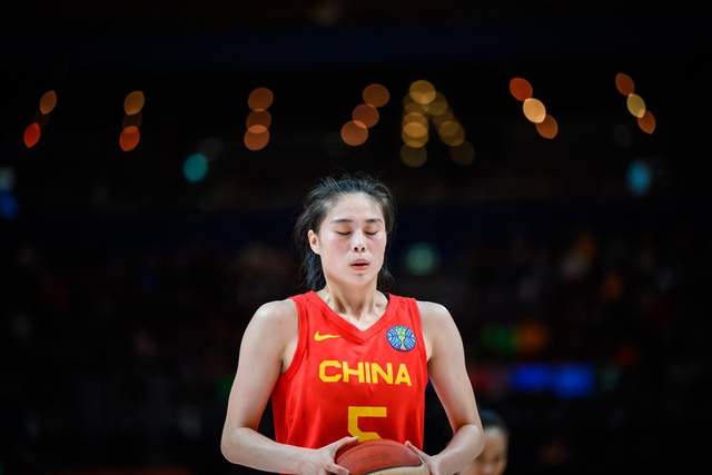 30岁老将重回女篮，宫鲁鸣向现实低头，或提前下课，新帅会是她？