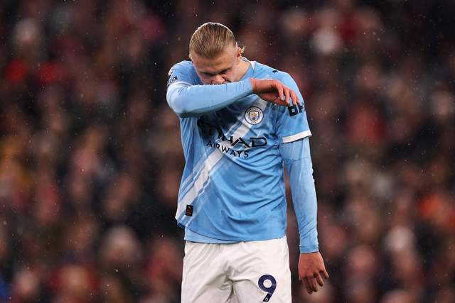 2-1！93分钟绝杀，哈兰德造逆转，曼城双杀利物浦，阿森纳空欢喜