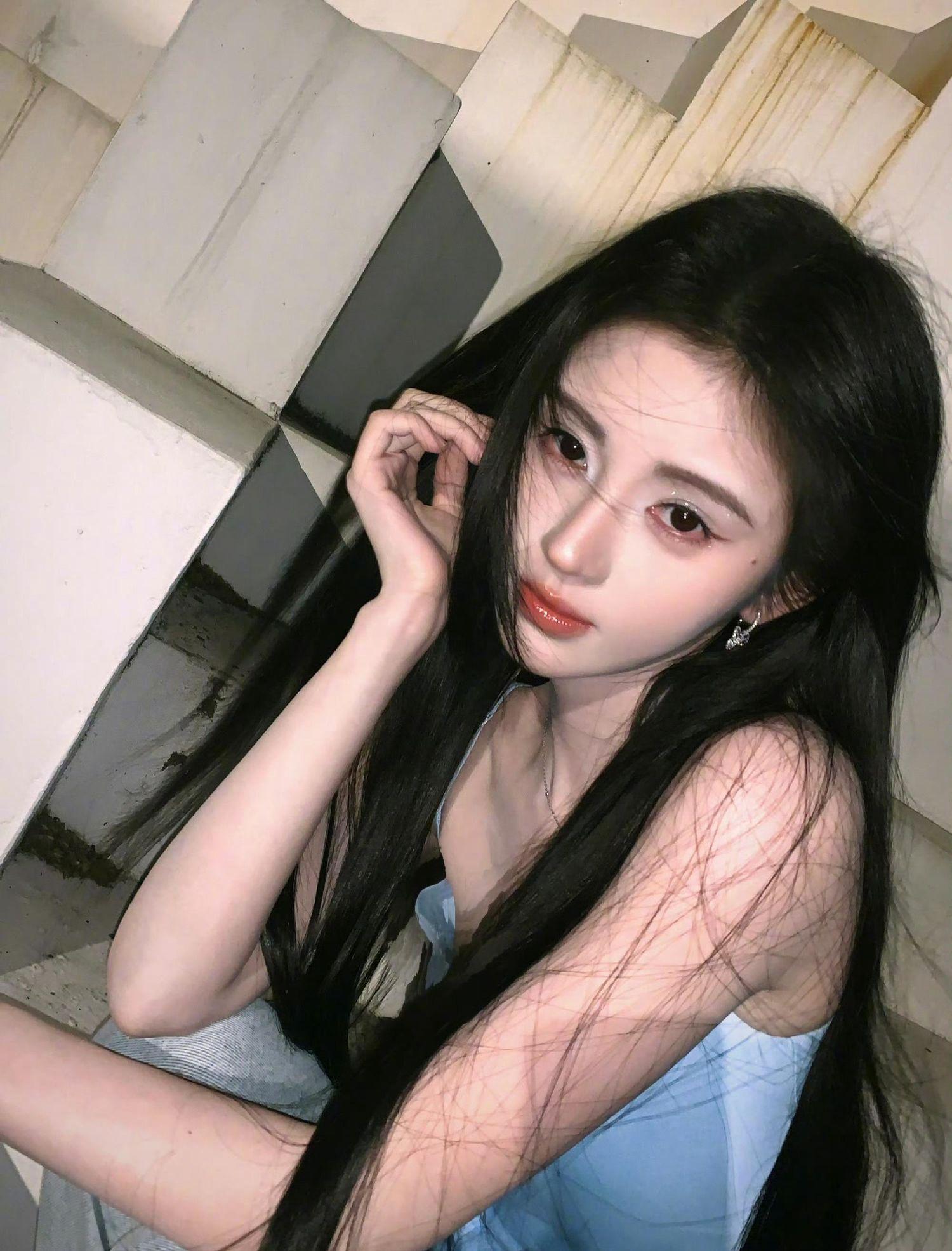 [鞠婧祎][新闻]240521 鞠婧祎蝴蝶耳钉造型惊艳亮相，网友纷纷赞叹——本命星新闻