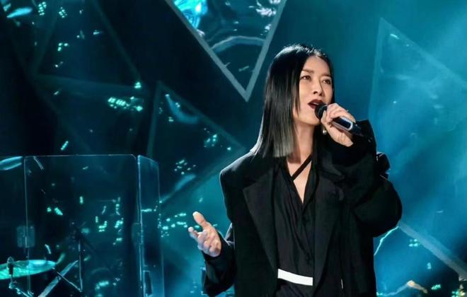 《歌手2024》前三微调,那英前进一名,揭榜歌手全胜,首次双淘汰