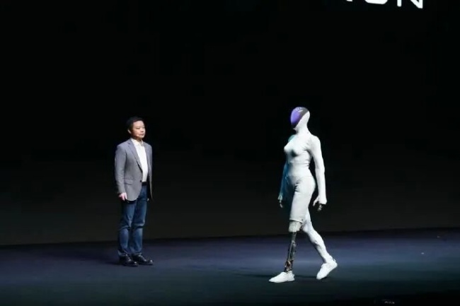 马斯克点赞小鹏人形机器人:特斯拉和中国企业将主导市场