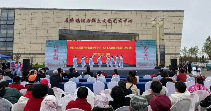 婚礼不卷豪车了？自行车迎亲为何被全网点赞