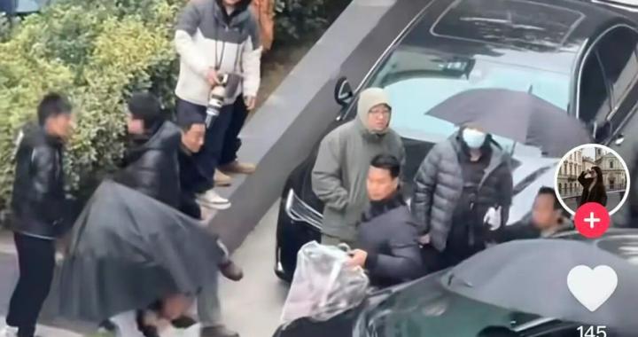 演员肖战现身合肥拍戏