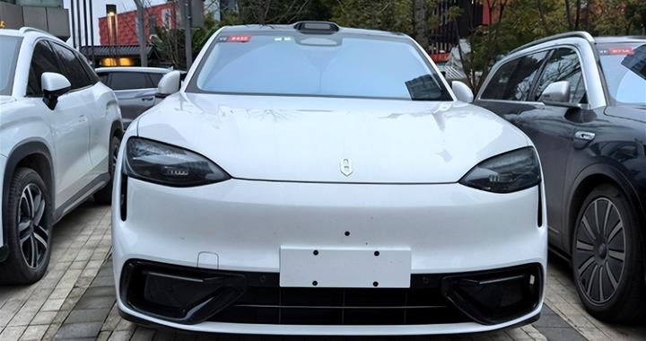 全新问界M6实车细节曝光 鸿蒙智行新品预热引期待