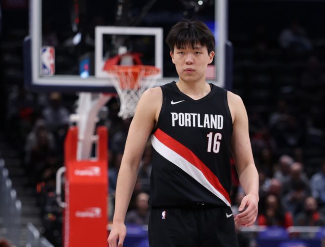 杨瀚森nba生涯10场0分:3分钟狂吃3犯规 短板明显难成稳定轮换