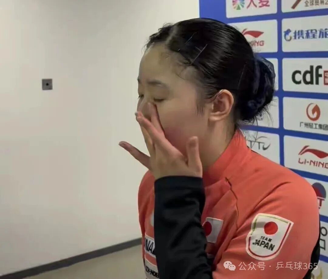 王曼昱4-2张本美和,10连败后,张本美和又哭了,谁注意张本宇的举动,心疼又无奈