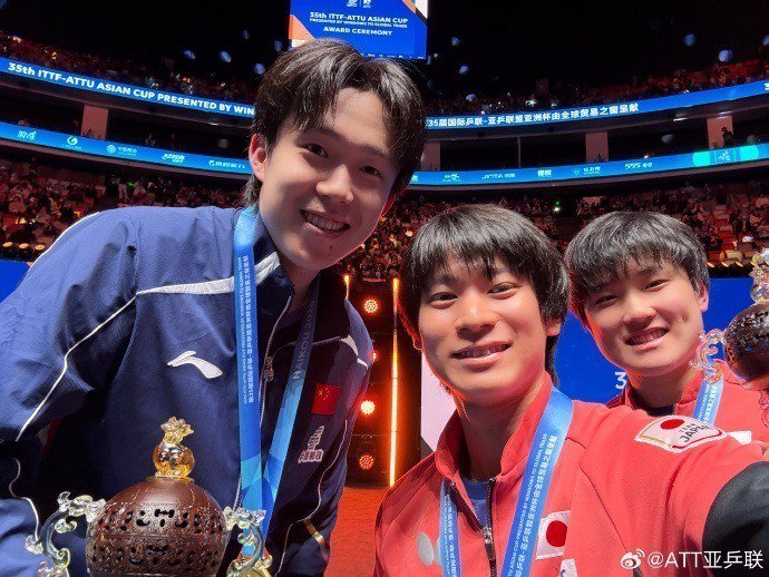 王楚钦谈力克张本智和：决赛前紧张到失眠手抖 第一局发球手都在抖