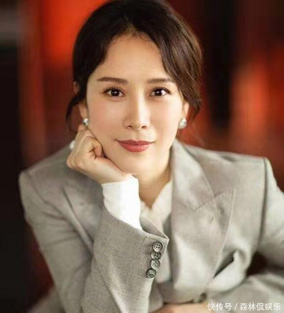 国民媳妇海清：生于名门望族，25岁嫁给青梅竹马，老公多金且长情