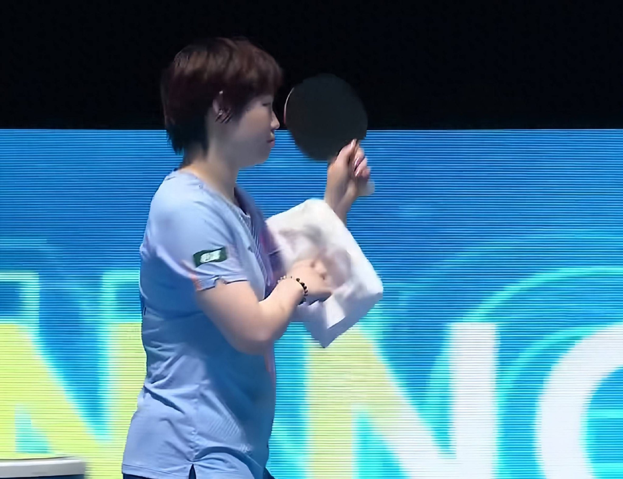 从0比1到4比1!蒯曼逆转取胜获得铜牌,张本美和又哭了_国乒女队_比赛_王曼昱