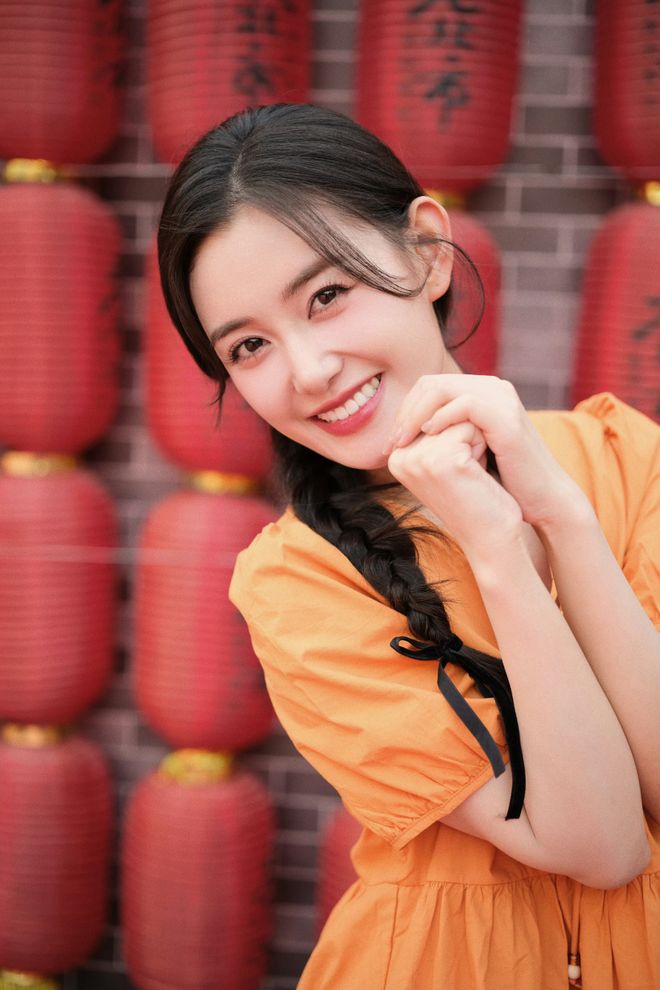 小戏骨蒋依依玉足大赏，是不是长得着急了点