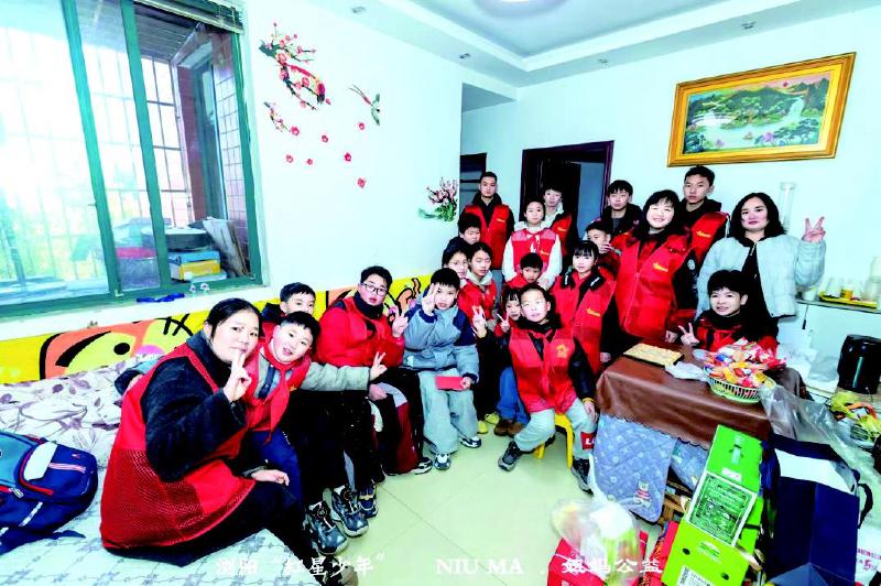 “小哪吒”源源收获新春礼物