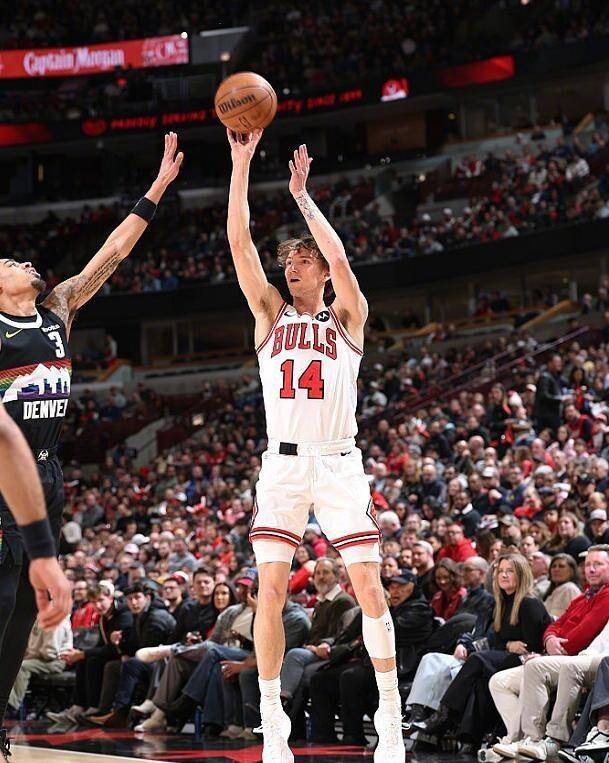 掘金136-120大胜公牛，约基奇22+14+17剑指威少神迹，穆雷两双神射23分_比赛_CBA_NBA