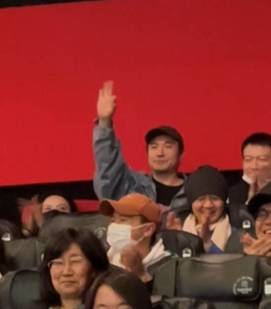 沈腾说给马丽新片《水饺皇后》包20场没问题 比出OK手势后又撤回:这是OK 不是30场