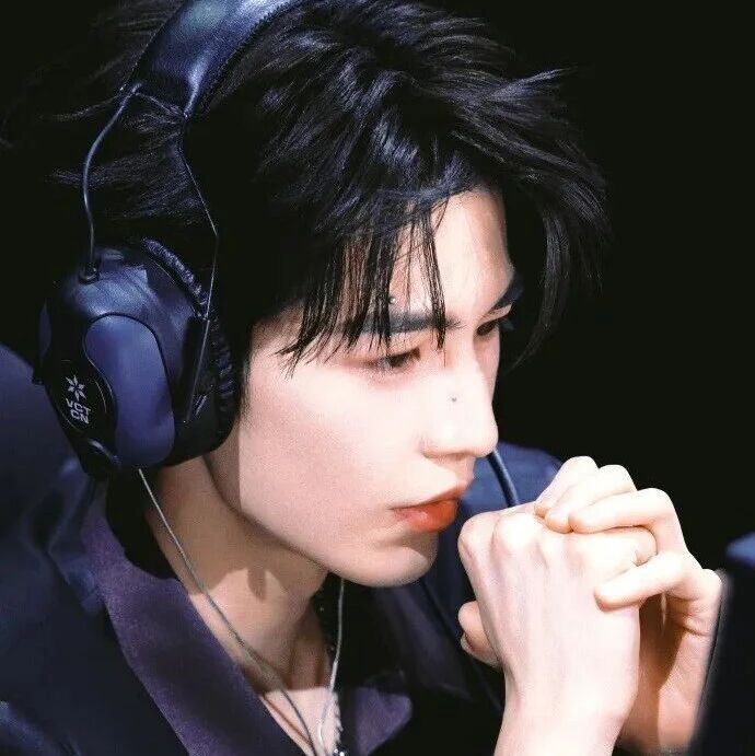 博主再回应张凌赫单身传闻，本人获封“电竞男主”标签